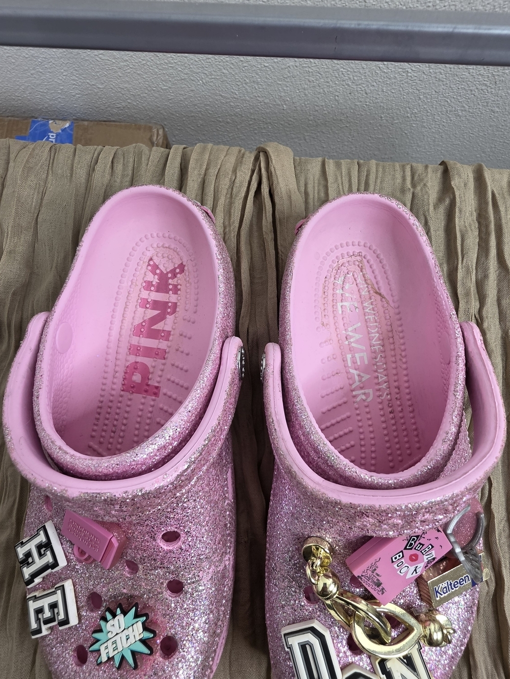 Crocs Mean Girls Pink Glitter Classic Clogs Women’s 7 Men’s 5 - Picture 5 of 16